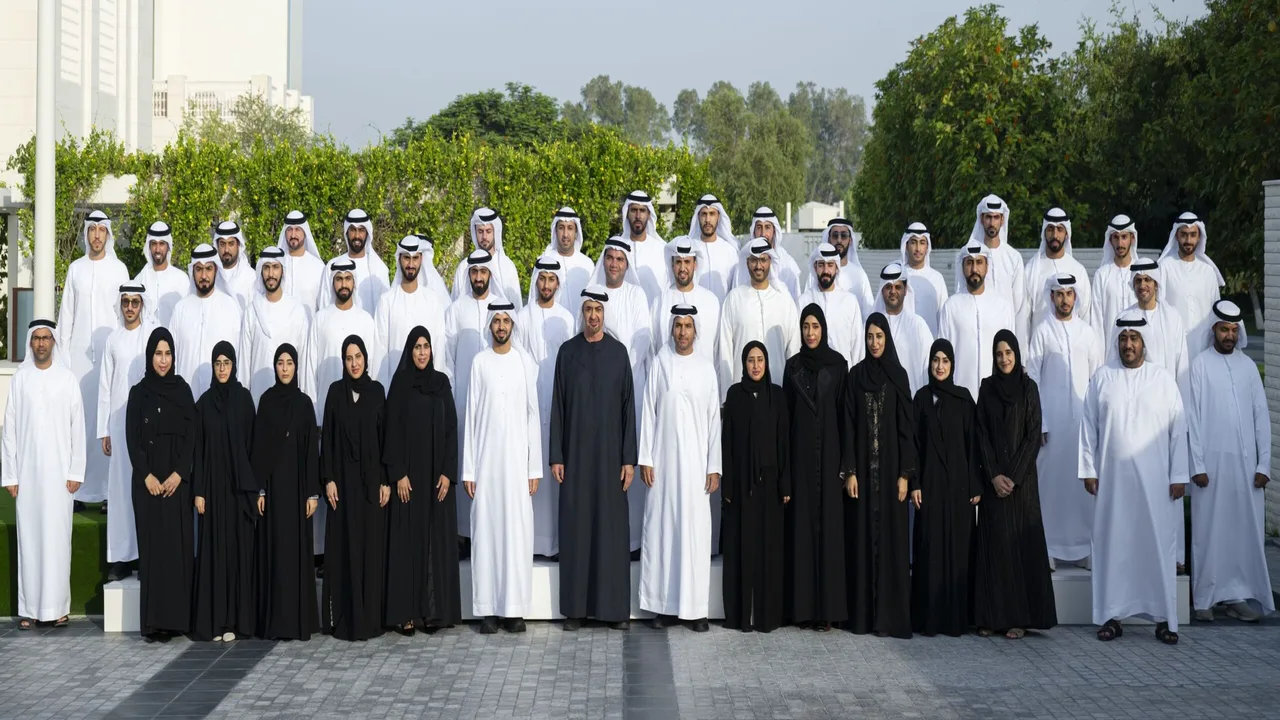 رئيس الدولة يستقبل وفدًا من مكتب شؤون الحجاج الإماراتيين